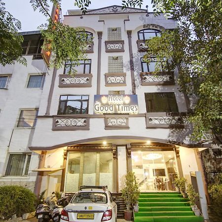 Hotel Good Times Near Ganga Ram Hospital And Karol Bagh Metro Delhi  Bagian luar foto