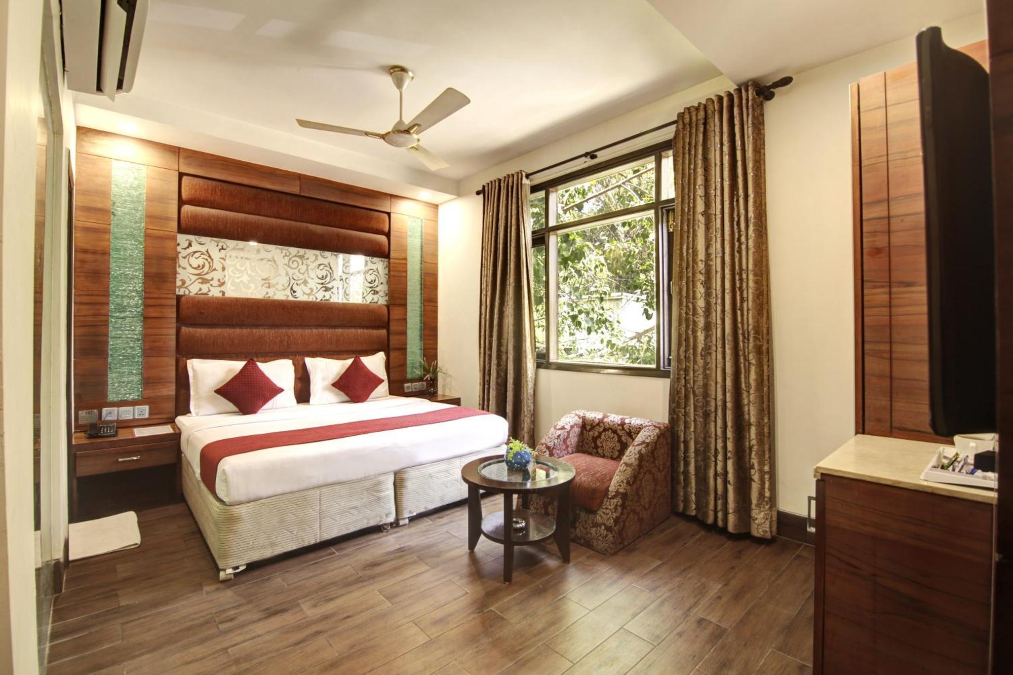 Hotel Good Times Near Ganga Ram Hospital And Karol Bagh Metro Delhi  Bagian luar foto