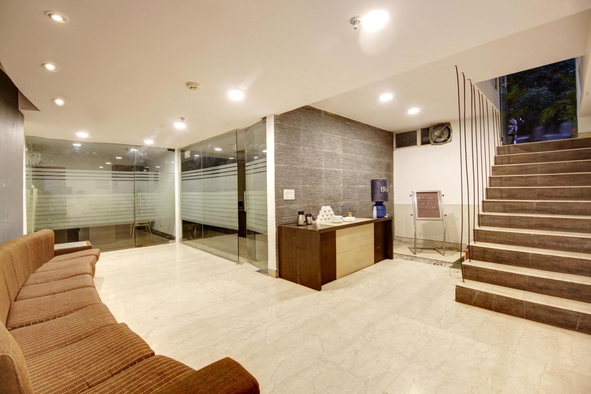 Hotel Good Times Near Ganga Ram Hospital And Karol Bagh Metro Delhi  Bagian luar foto
