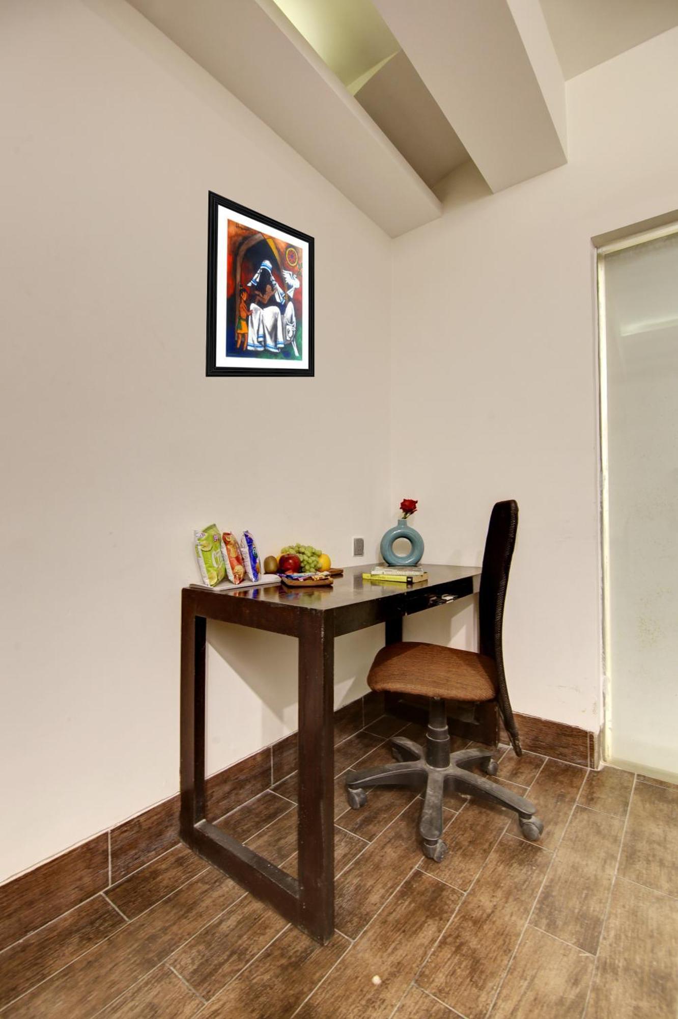 Hotel Good Times Near Ganga Ram Hospital And Karol Bagh Metro Delhi  Bagian luar foto