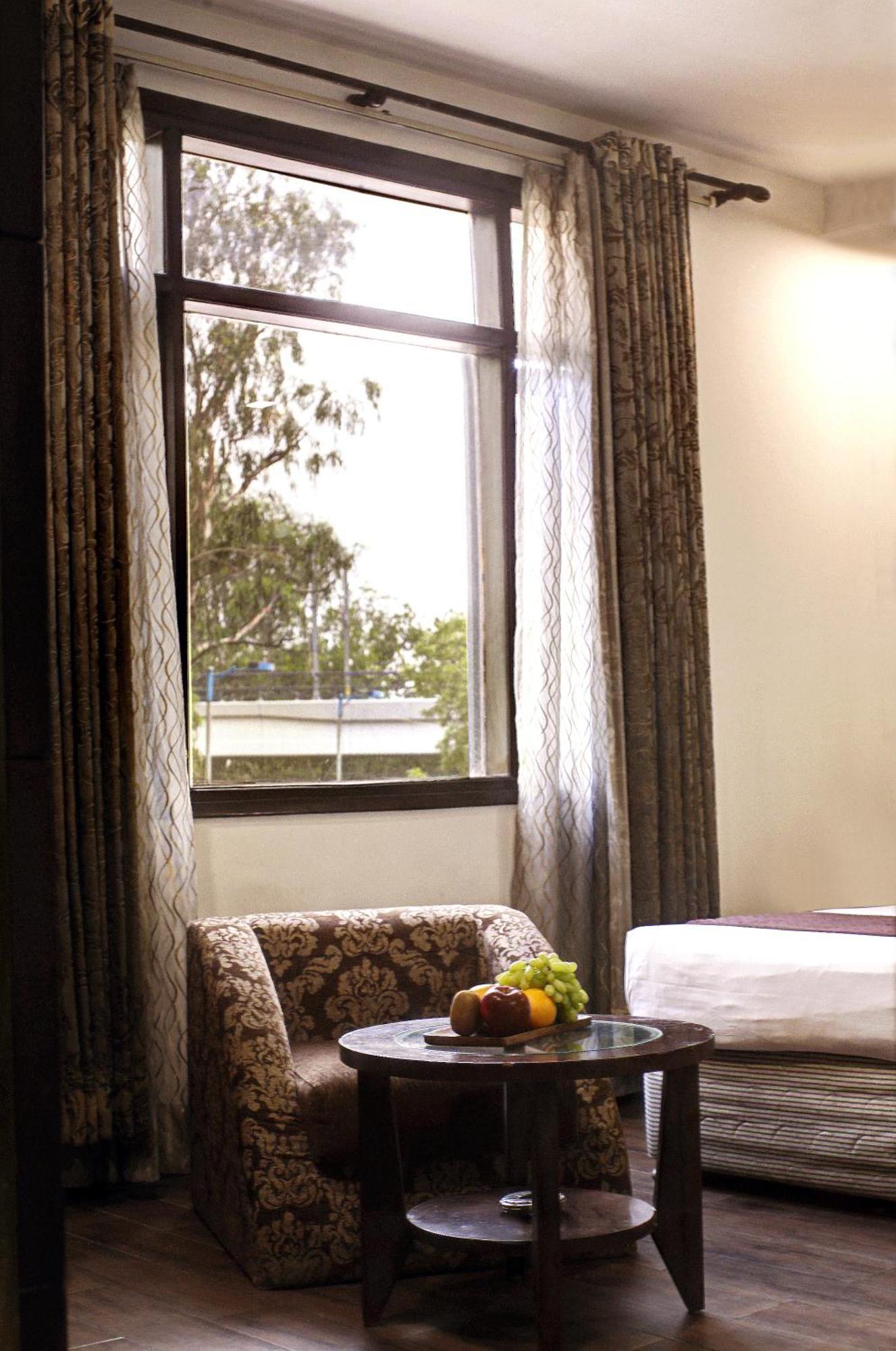 Hotel Good Times Near Ganga Ram Hospital And Karol Bagh Metro Delhi  Bagian luar foto