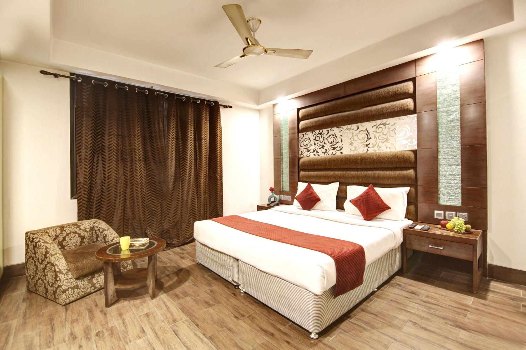 Hotel Good Times Near Ganga Ram Hospital And Karol Bagh Metro Delhi  Bagian luar foto