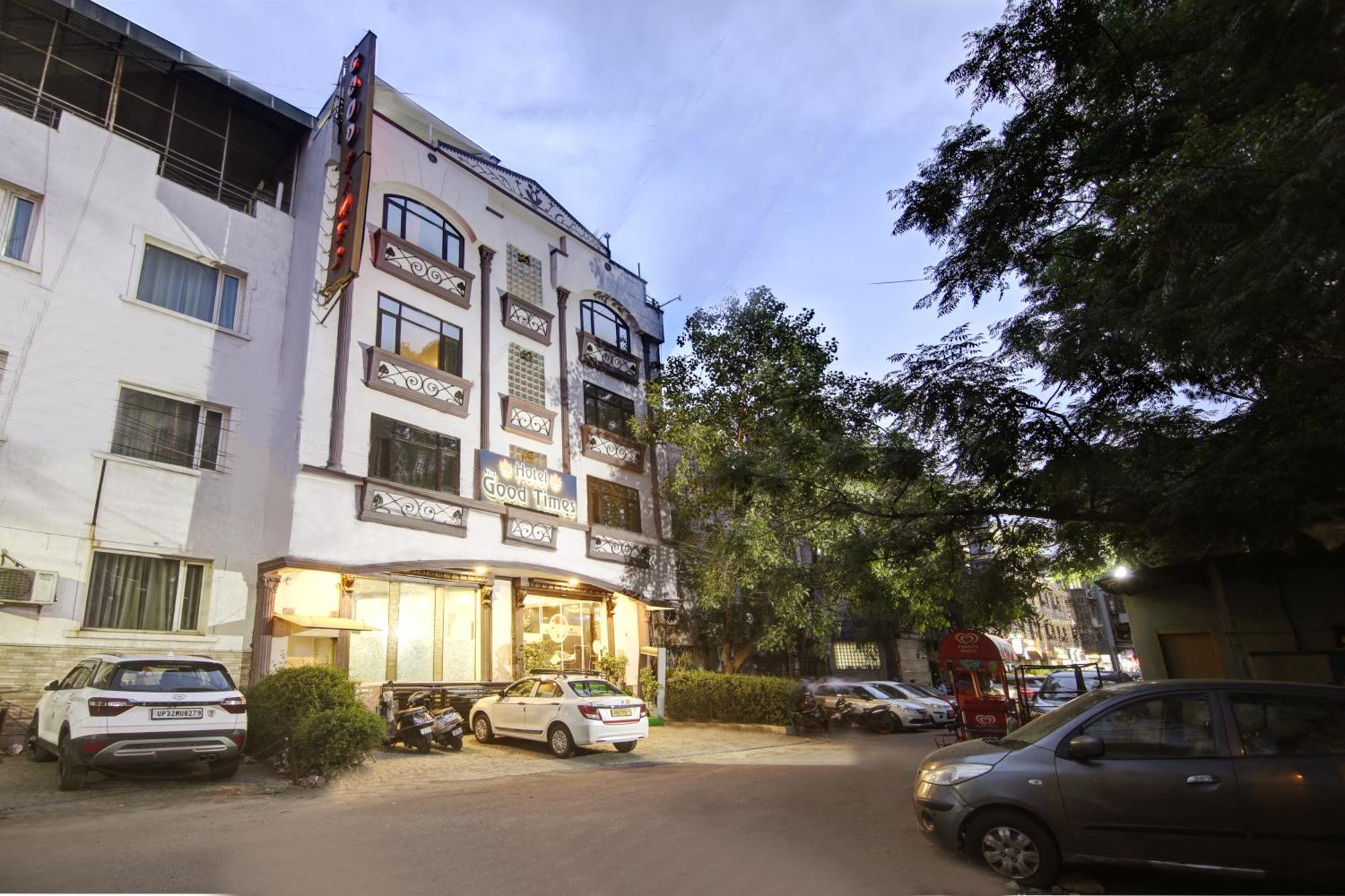Hotel Good Times Near Ganga Ram Hospital And Karol Bagh Metro Delhi  Bagian luar foto