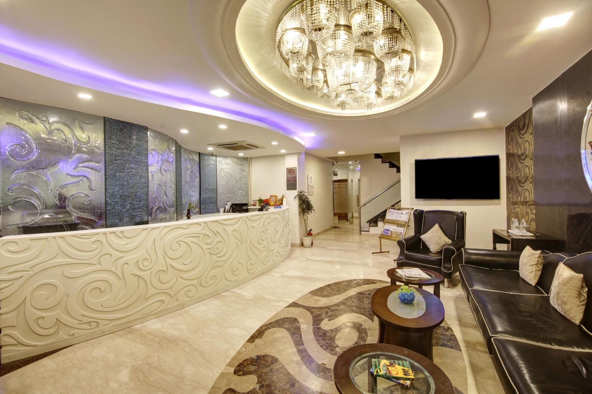 Hotel Good Times Near Ganga Ram Hospital And Karol Bagh Metro Delhi  Bagian luar foto