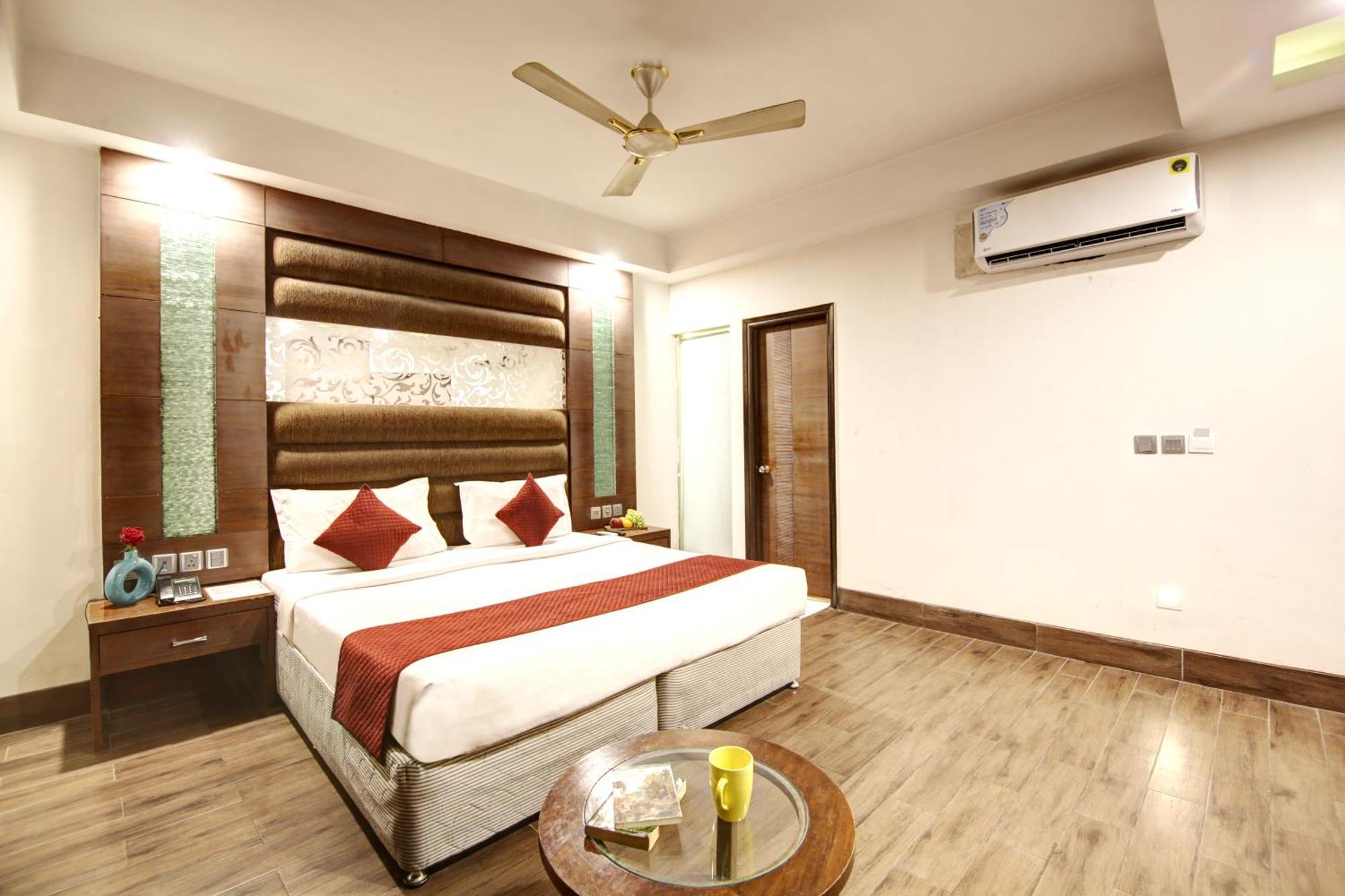 Hotel Good Times Near Ganga Ram Hospital And Karol Bagh Metro Delhi  Bagian luar foto