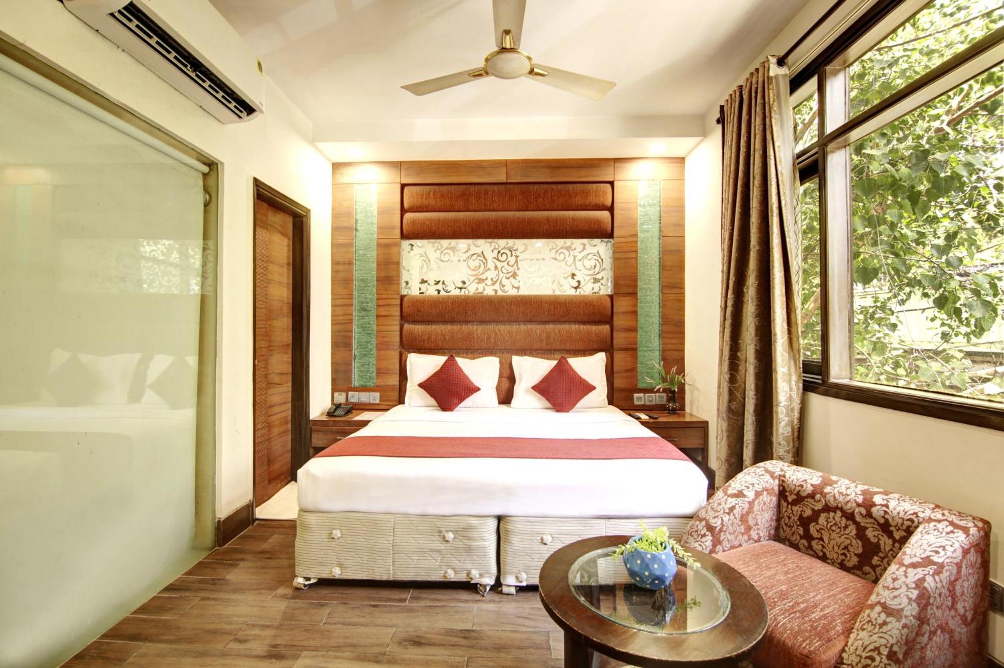 Hotel Good Times Near Ganga Ram Hospital And Karol Bagh Metro Delhi  Bagian luar foto