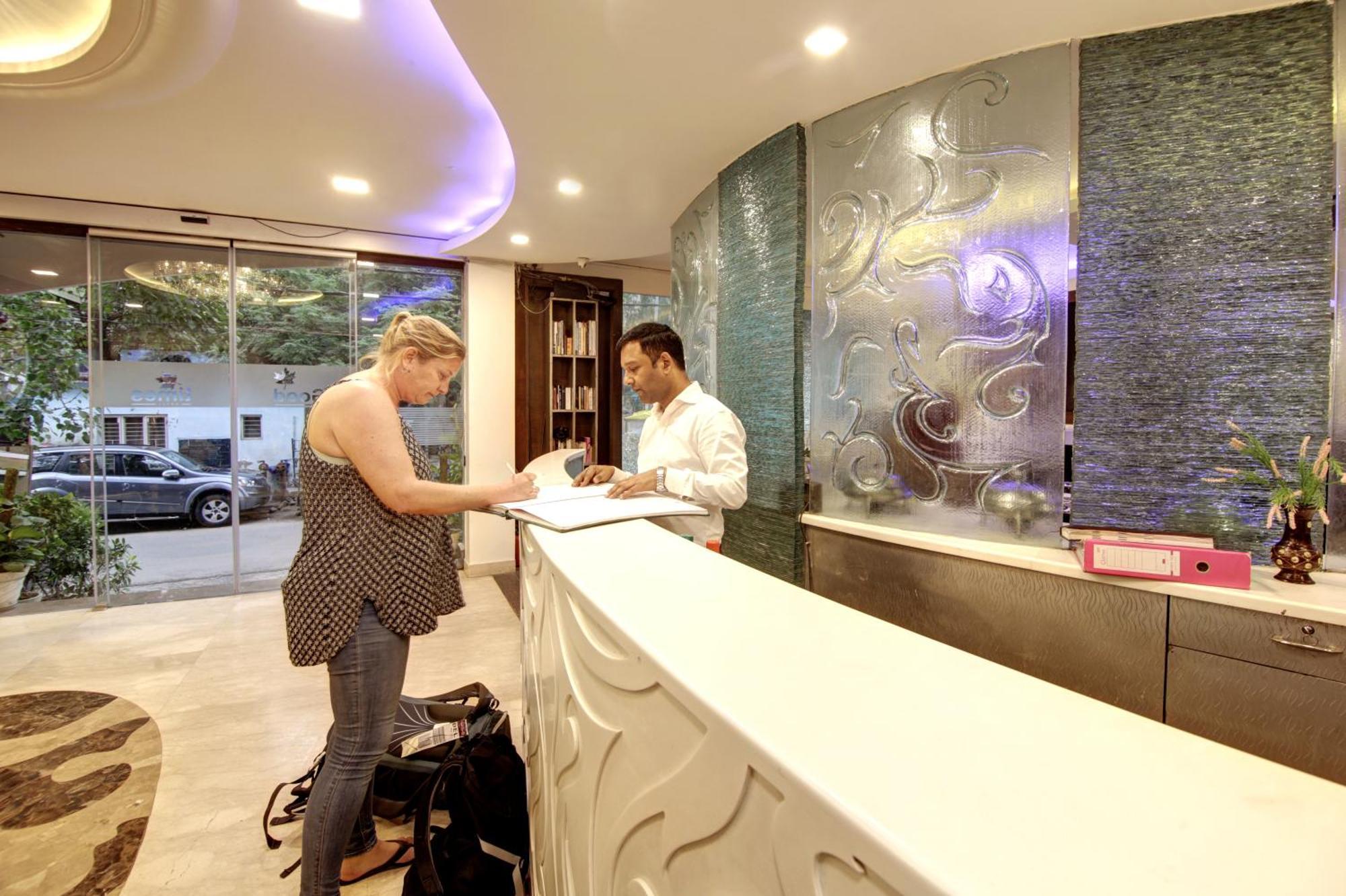 Hotel Good Times Near Ganga Ram Hospital And Karol Bagh Metro Delhi  Bagian luar foto