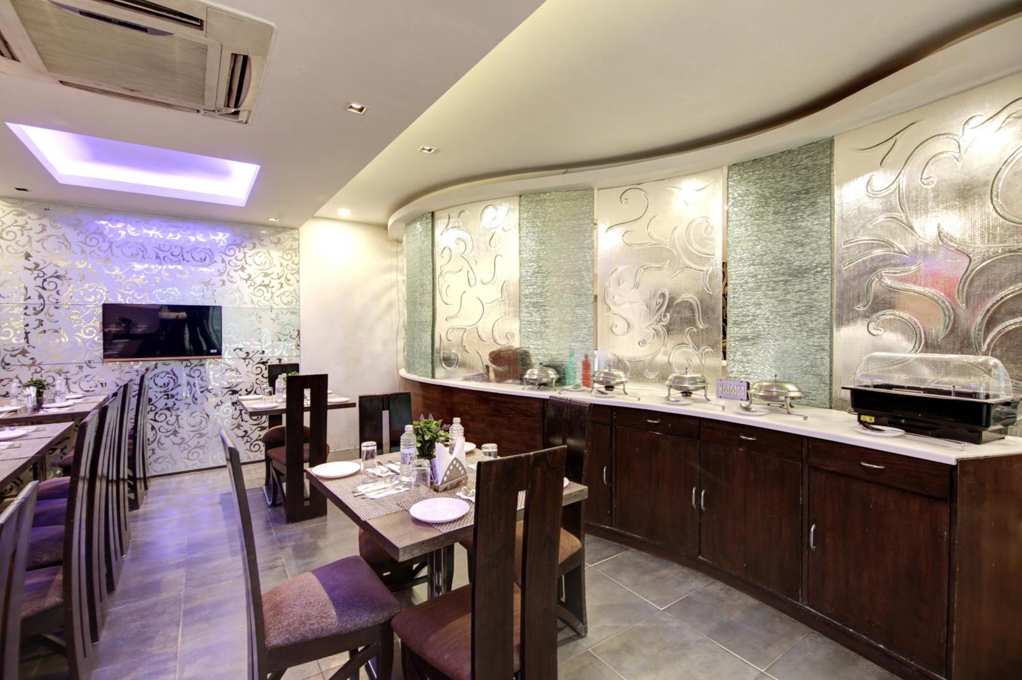 Hotel Good Times Near Ganga Ram Hospital And Karol Bagh Metro Delhi  Bagian luar foto