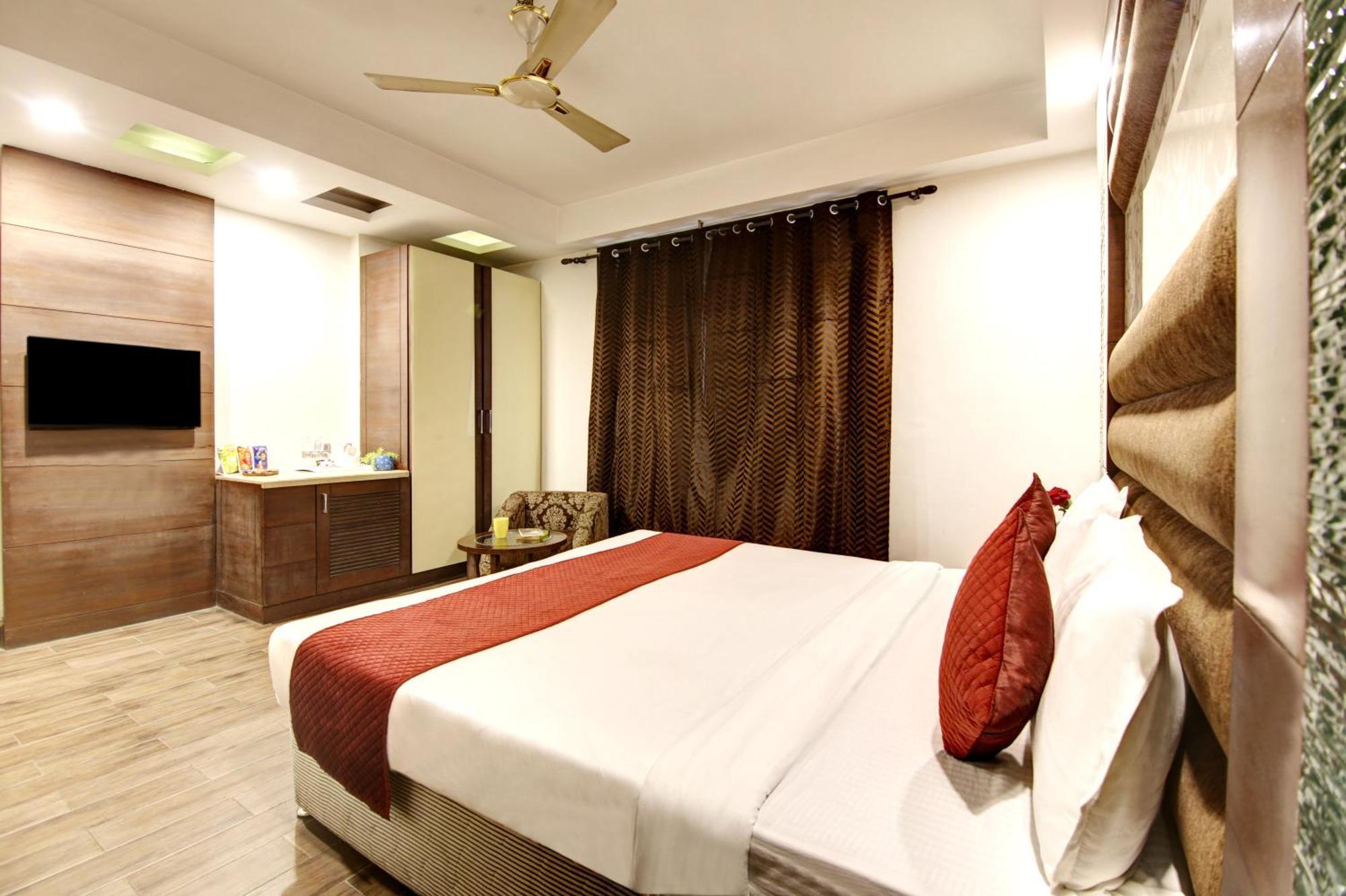 Hotel Good Times Near Ganga Ram Hospital And Karol Bagh Metro Delhi  Bagian luar foto