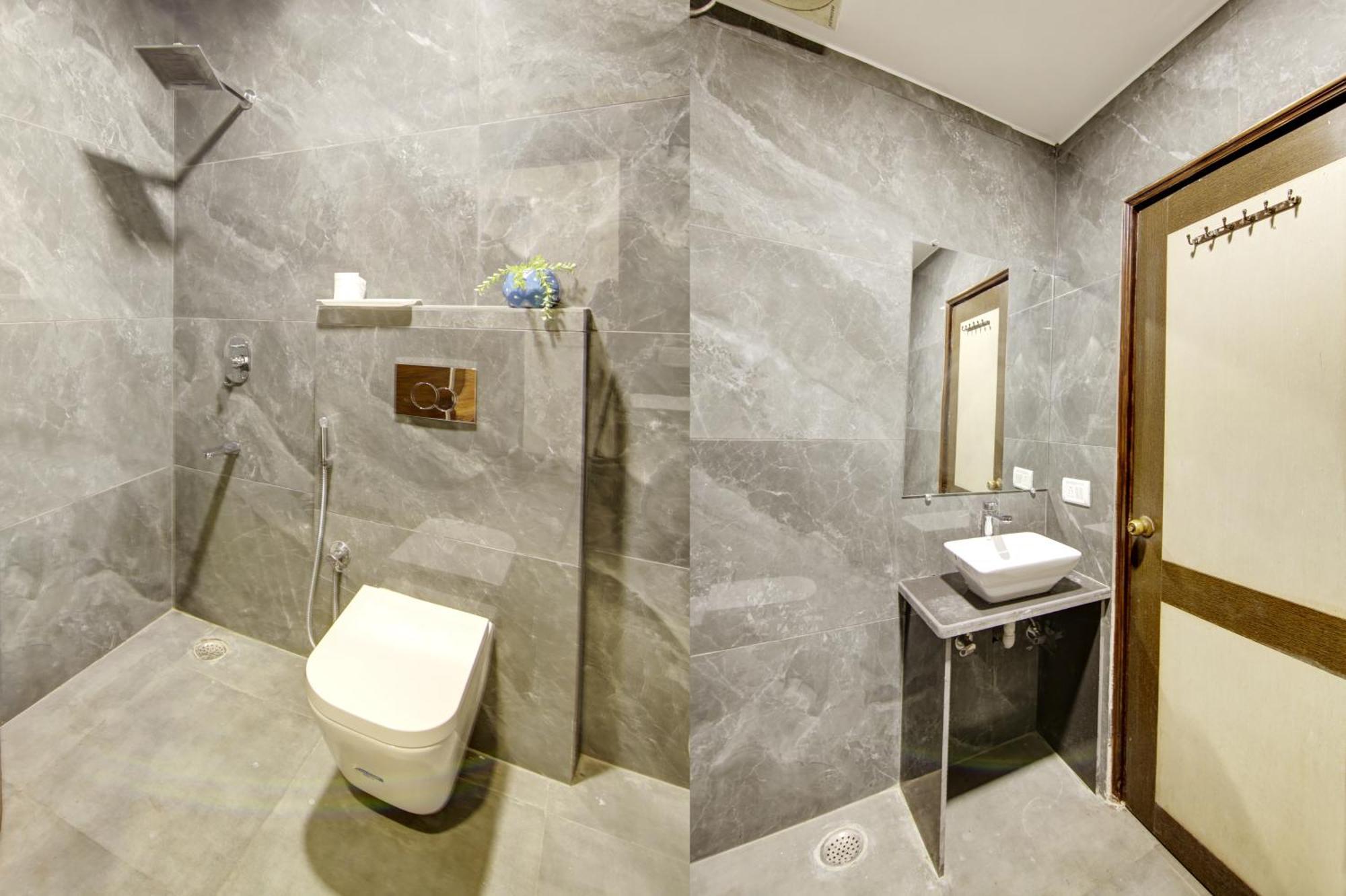 Hotel Good Times Near Ganga Ram Hospital And Karol Bagh Metro Delhi  Bagian luar foto