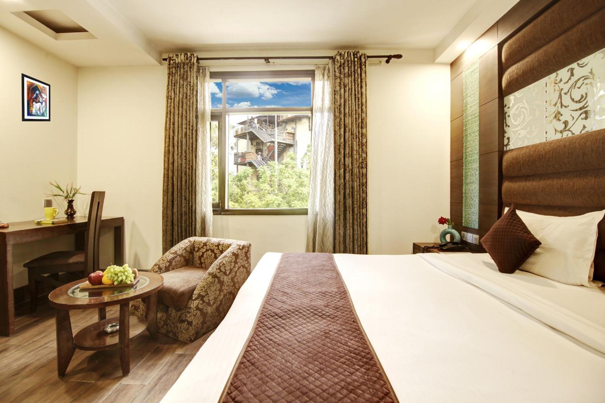 Hotel Good Times Near Ganga Ram Hospital And Karol Bagh Metro Delhi  Bagian luar foto