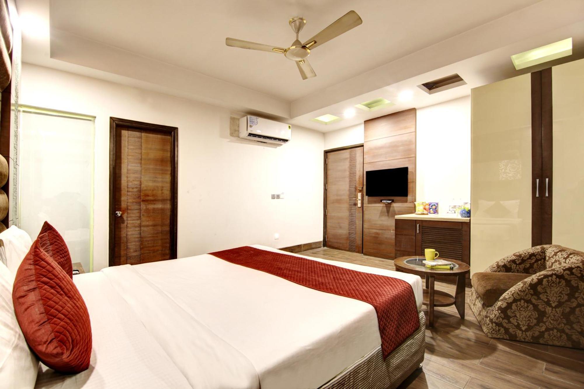 Hotel Good Times Near Ganga Ram Hospital And Karol Bagh Metro Delhi  Bagian luar foto