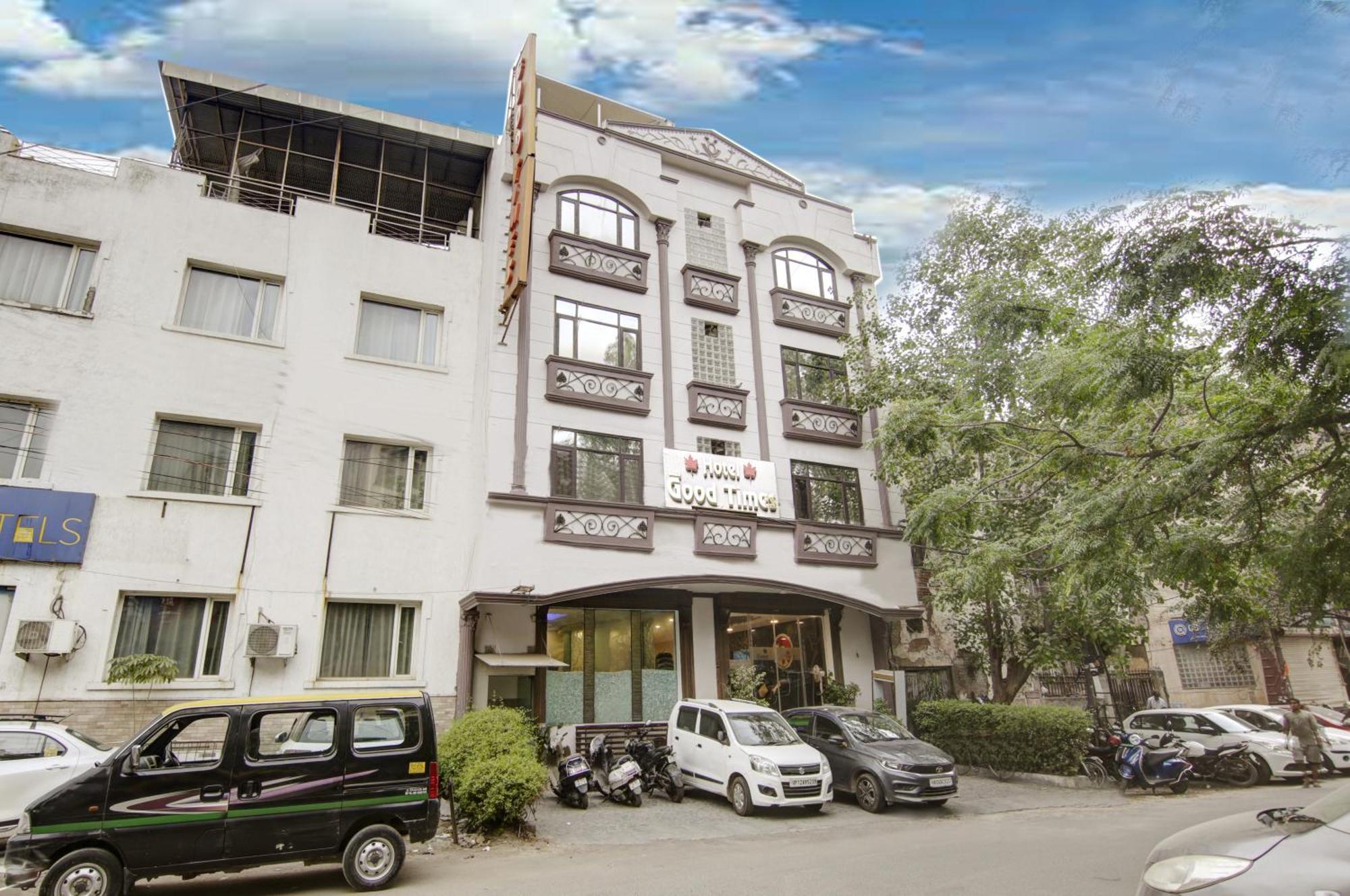 Hotel Good Times Near Ganga Ram Hospital And Karol Bagh Metro Delhi  Bagian luar foto