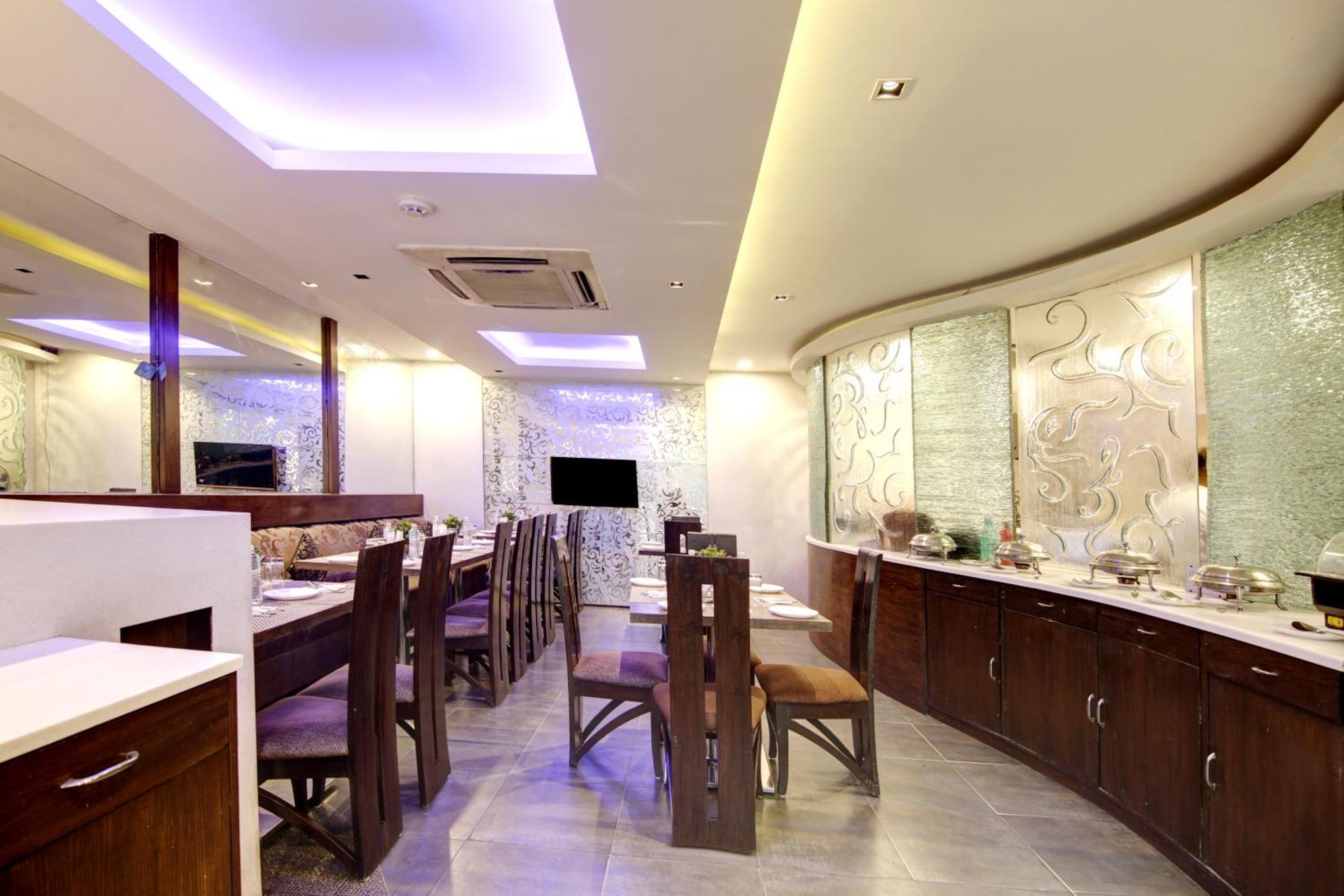 Hotel Good Times Near Ganga Ram Hospital And Karol Bagh Metro Delhi  Bagian luar foto