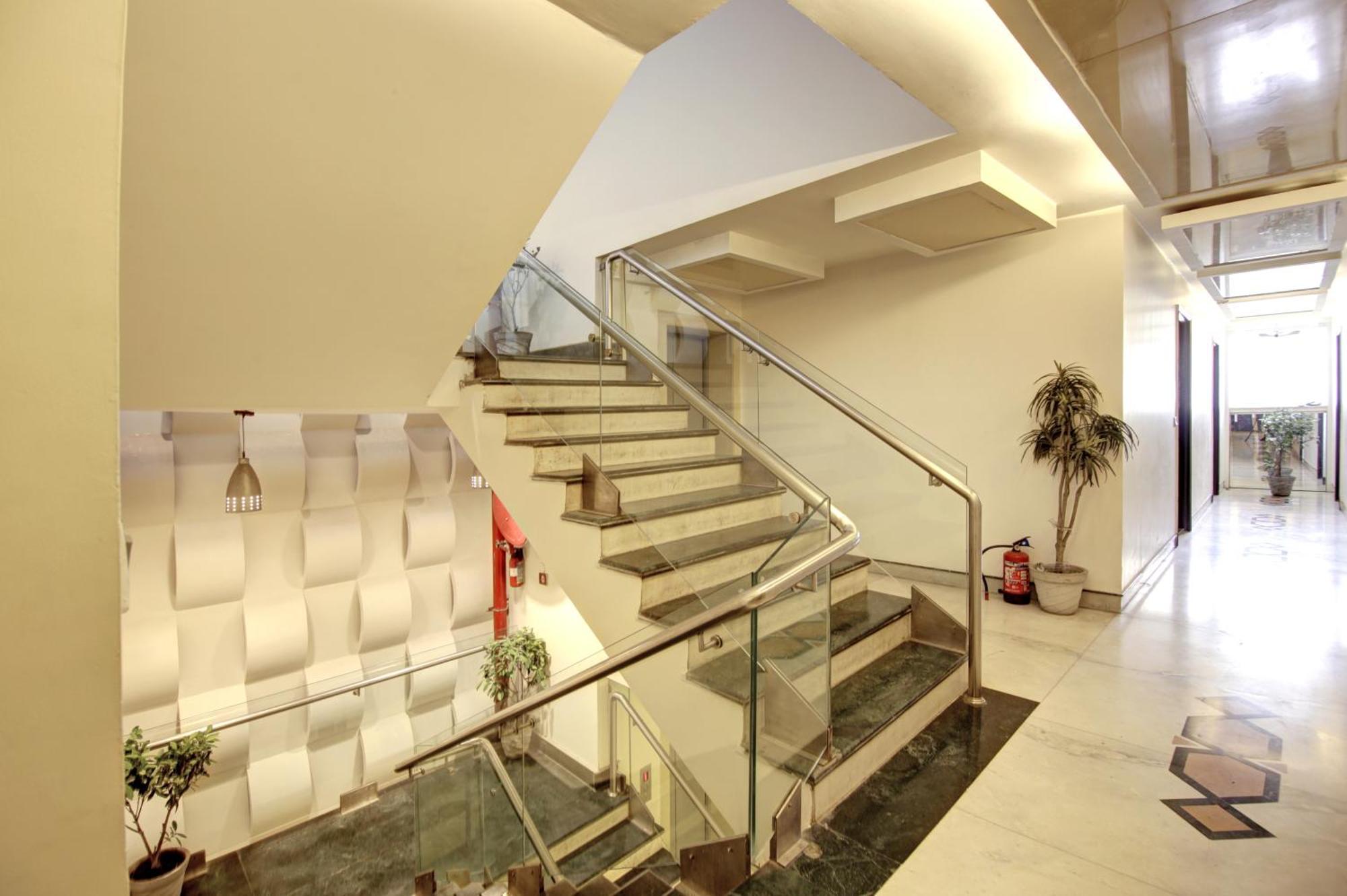 Hotel Good Times Near Ganga Ram Hospital And Karol Bagh Metro Delhi  Bagian luar foto