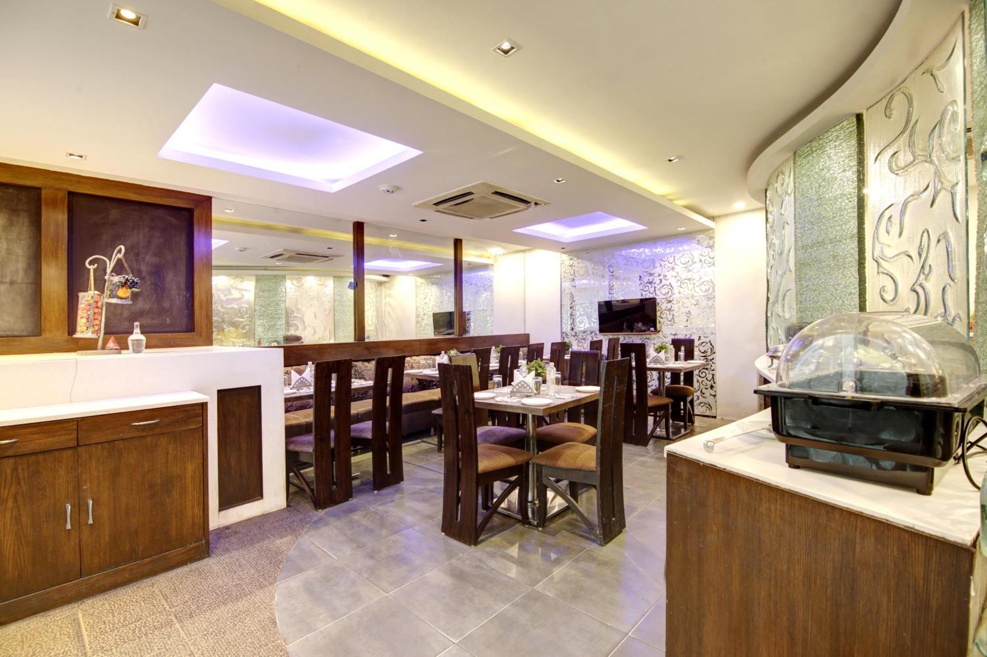 Hotel Good Times Near Ganga Ram Hospital And Karol Bagh Metro Delhi  Bagian luar foto