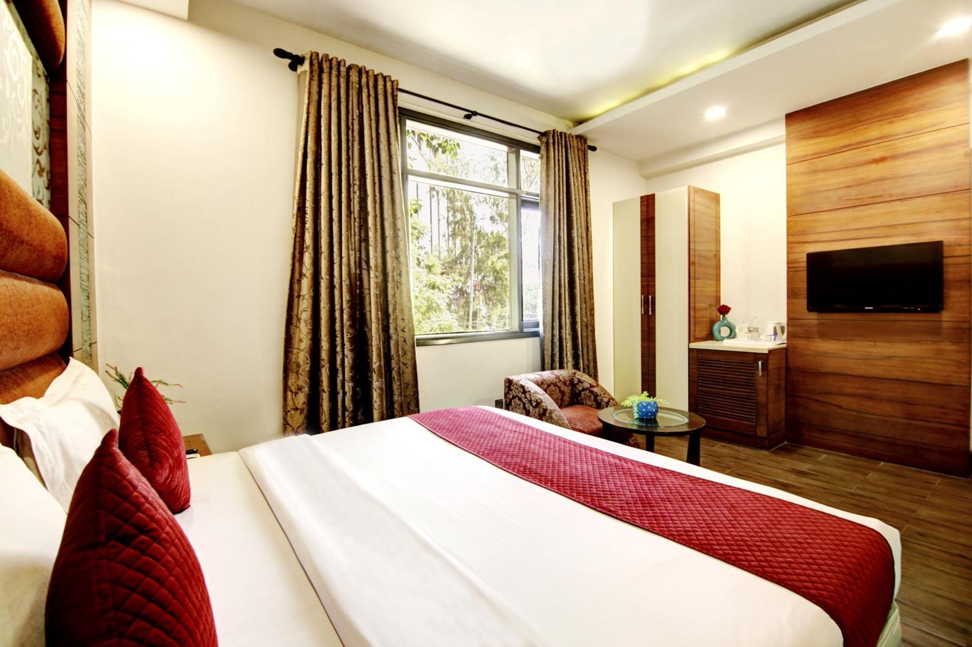 Hotel Good Times Near Ganga Ram Hospital And Karol Bagh Metro Delhi  Bagian luar foto