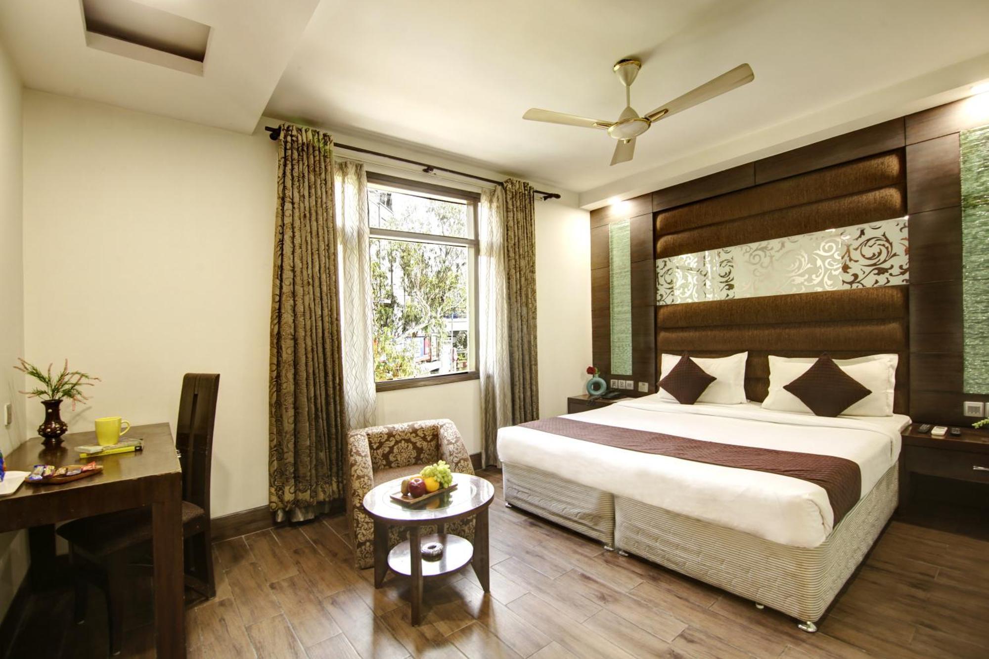 Hotel Good Times Near Ganga Ram Hospital And Karol Bagh Metro Delhi  Bagian luar foto