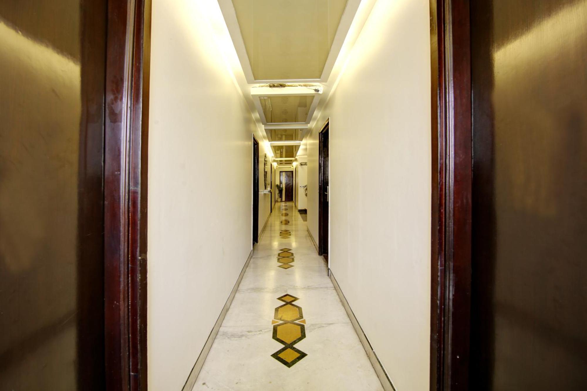 Hotel Good Times Near Ganga Ram Hospital And Karol Bagh Metro Delhi  Bagian luar foto