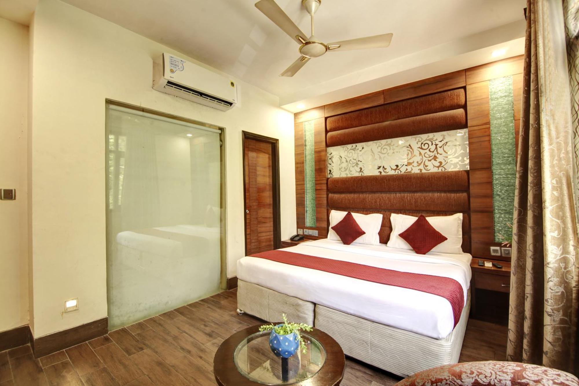 Hotel Good Times Near Ganga Ram Hospital And Karol Bagh Metro Delhi  Bagian luar foto