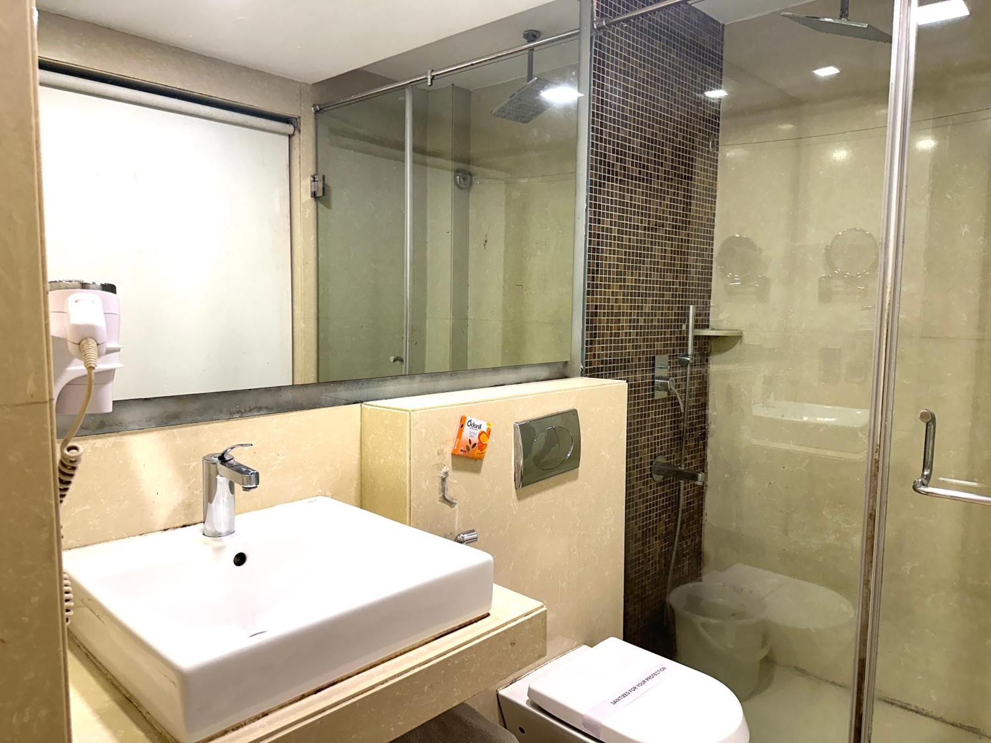 Hotel Good Times Near Ganga Ram Hospital And Karol Bagh Metro Delhi  Bagian luar foto