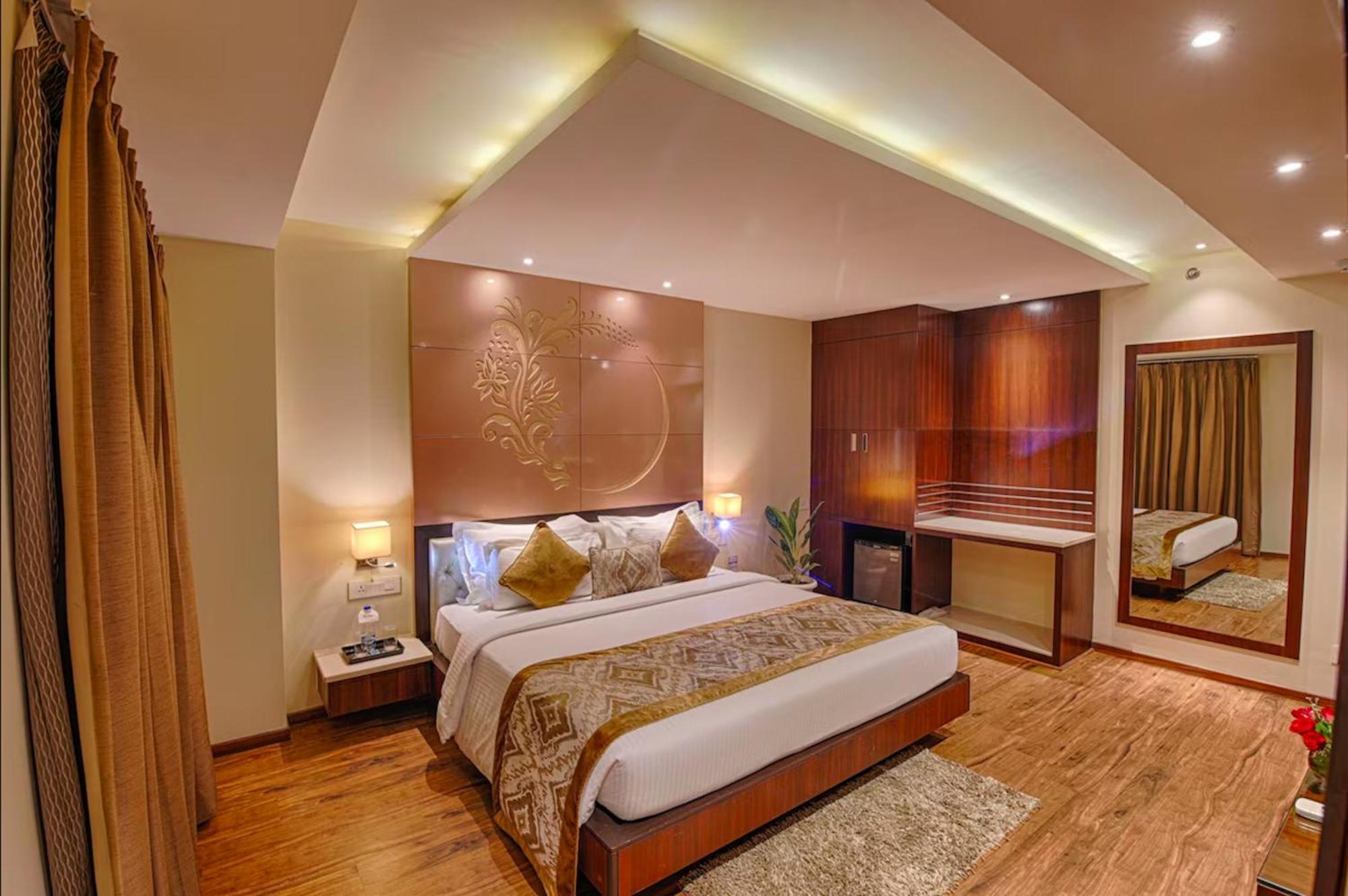 Hotel Good Times Near Ganga Ram Hospital And Karol Bagh Metro Delhi  Bagian luar foto